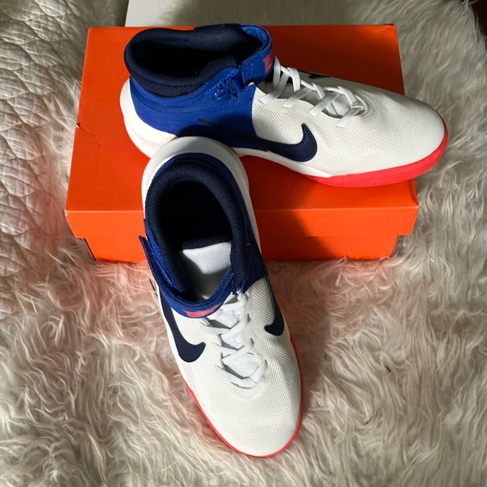 Nike Basketball Team Hustle D 10 FlyEase Size Y7